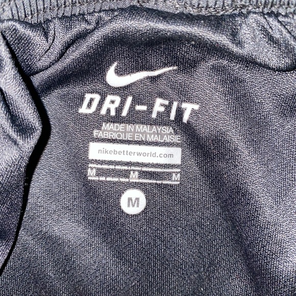 Women’s Nike shorts medium - Picture 2 of 2